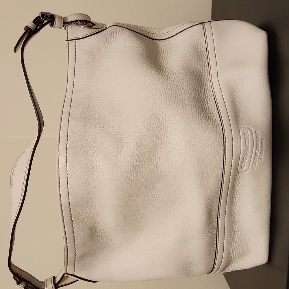 Early 2000s Coach White Leather Bag/sm Tote